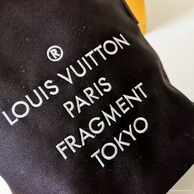 Fashionrepsfam ru LV Bags 20B570187 0810